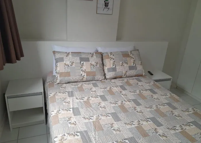 Na Beira Mar De Pajucara- Edif Neo- Apartamento Quarto E Sala - Possui Varanda- Vista Lateral Do Mar-Rua Julio Plech Filho 60 Esquina Com Avenida Doutor Antonio Gouveia - Consumo Eletrico E Pago No Ckeck-Out - 1 Kwh E 1,35 Reias - Tem Tela De Proteca